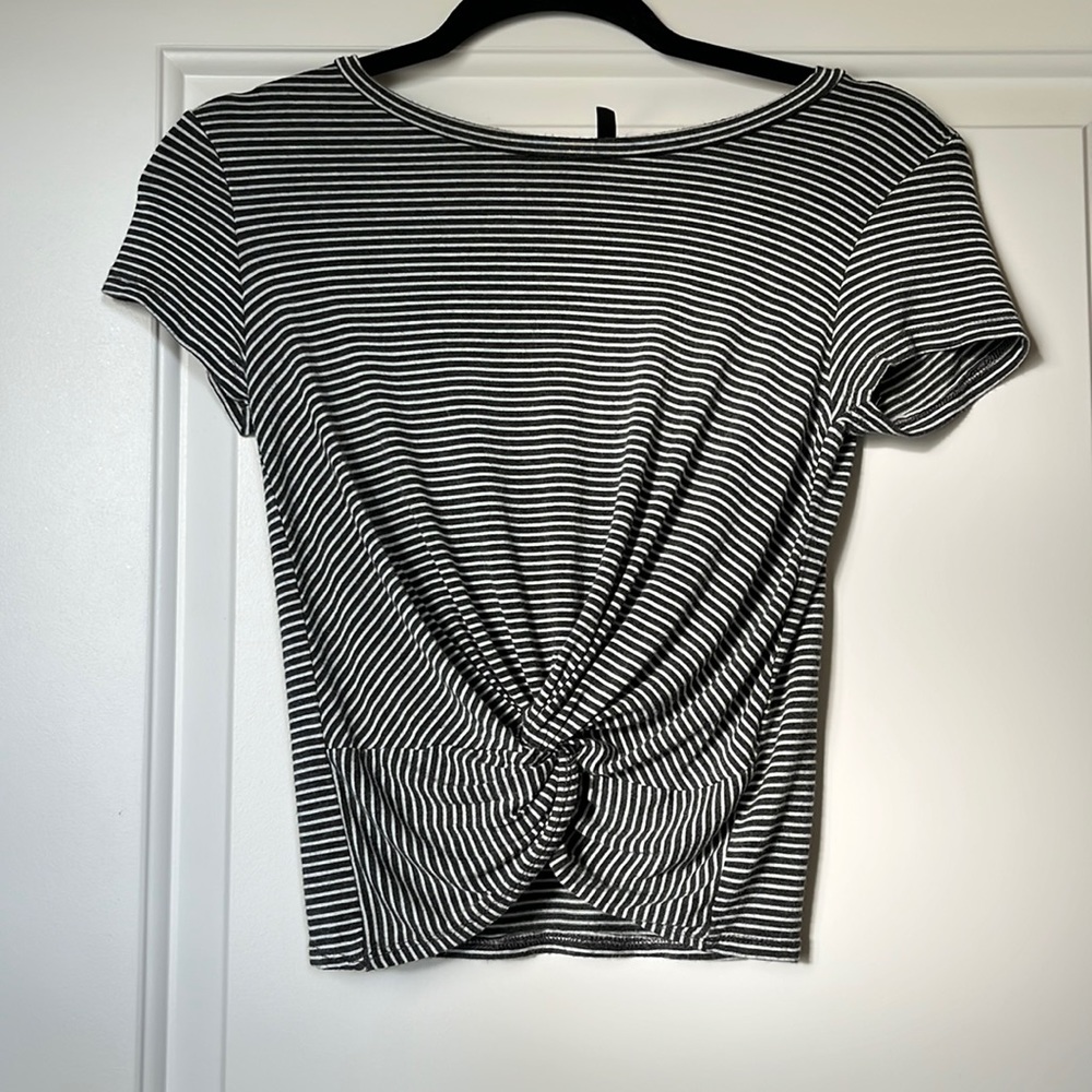 Splash Juniors small black and white stripe crop fitted s/s tee
